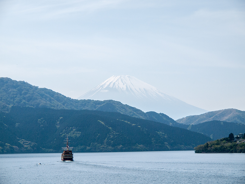 芦ノ湖からみる富士山