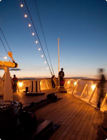 コロンビア号 甲板からの夜景＆ホントのチラ見。